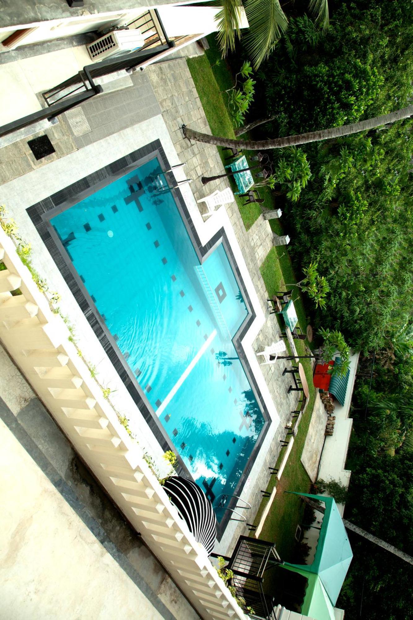 Forever City Hotel Кирибатгода Экстерьер фото